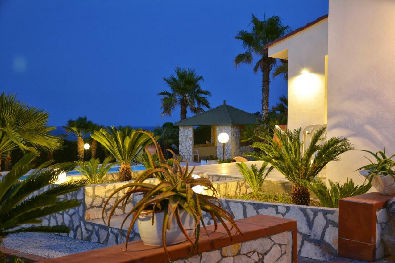 La Casa In Riva Al Mare Villa Augusta Bagian luar foto